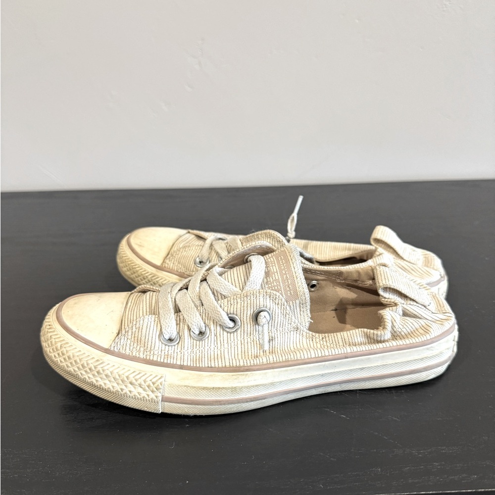 Women’s converse shoes size 7